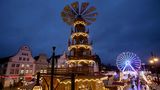 Platz 8: Rostocker Weihnachtsmarkt  Schon seit dem späten Mittelalter existiert der Weihnachtsmarkt in der Innenstadt. Höhepunkte sind ein 40 Meter hohes Riesenrad und die größte begehbare Pyramide der Welt.  Infos: www.rostocker-weihnachtsmarkt.de