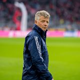 Heynckes ehemaliger Co-Trainer Peter Herrmann steht noch immer in den Diensten des FC Bayern München. Die sportliche Kompetenz spricht ihm wohl niemand ab, allerdings scheut Herrmann den Job im Rampenlicht.