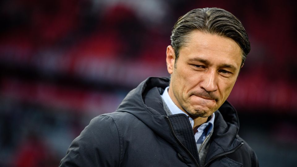 Spätestens das 3:3 gegen den Bundesliga-17. Fortuna Düsseldorf dürfte Niko Kovac klargemacht haben, dass seine Zeit in München schon wieder zuende gehen könnte. Auf dem Platz stand eine ideenarme Mannschaft, die sich bei klarer eigener Führung von einem designierten Absteiger auskontern ließ. So ein Spiel kann man als Bayern-Trainer nur selten ohne Trainer-Diskussion überstehen.