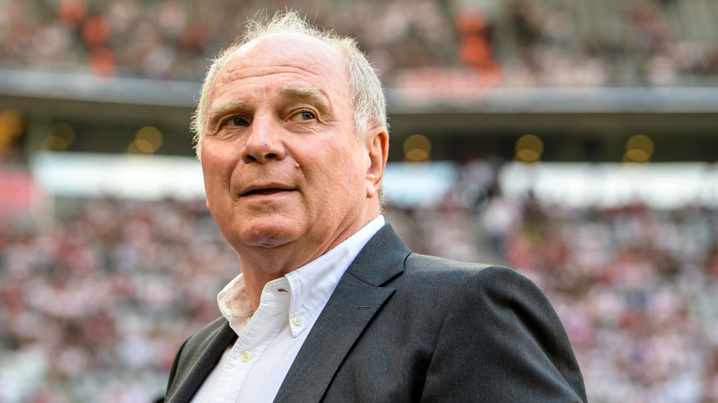 Uli Hoeneß hatte bei der wegen ihrer Peinlichkeit schon jetzt legendären Pressekonferenz angekündigt, Niko Kovac "bis aufs Blut" zu verteidigen. Doch nach dem Unentschieden gegen Düsseldorf klang das schon anders. Eine Jobgarantie für Kovac sprach Hoeneß nur noch bis zum Dienstagabend aus, wenn Bayern in der Champions League gegen Benfica Lissabon ranmuss. "Dann müssen wir mal eine Analyse machen, wo wir stehen." Sollte das Spiel Bayern auch im nächsten Heimspiel enttäuschen, dürfte es das wohl für Kovac gewesen sein. Aber wer könnte bei den Bayern auf der Nachfolge-Liste stehen?