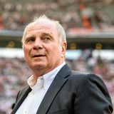 Uli Hoeneß hatte bei der wegen ihrer Peinlichkeit schon jetzt legendären Pressekonferenz angekündigt, Niko Kovac "bis aufs Blut" zu verteidigen. Doch nach dem Unentschieden gegen Düsseldorf klang das schon anders. Eine Jobgarantie für Kovac sprach Hoeneß nur noch bis zum Dienstagabend aus, wenn Bayern in der Champions League gegen Benfica Lissabon ranmuss. "Dann müssen wir mal eine Analyse machen, wo wir stehen." Sollte das Spiel Bayern auch im nächsten Heimspiel enttäuschen, dürfte es das wohl für Kovac gewesen sein. Aber wer könnte bei den Bayern auf der Nachfolge-Liste stehen?