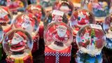 Rank 7: Weihnachtsmarkt Fürth  40 Händler bieten in ihren Buden auf der Fürther Freiheit Weihnachtliches an. Außerdem gibt es eine Krippe, Fahrgeschäfte und ein 200 Quadratmeter große Eislaufbahn am Paradiesbrunnen.  Infos: www.frankenradar.de