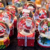 Rank 7: Weihnachtsmarkt Fürth  40 Händler bieten in ihren Buden auf der Fürther Freiheit Weihnachtliches an. Außerdem gibt es eine Krippe, Fahrgeschäfte und ein 200 Quadratmeter große Eislaufbahn am Paradiesbrunnen.  Infos: www.frankenradar.de