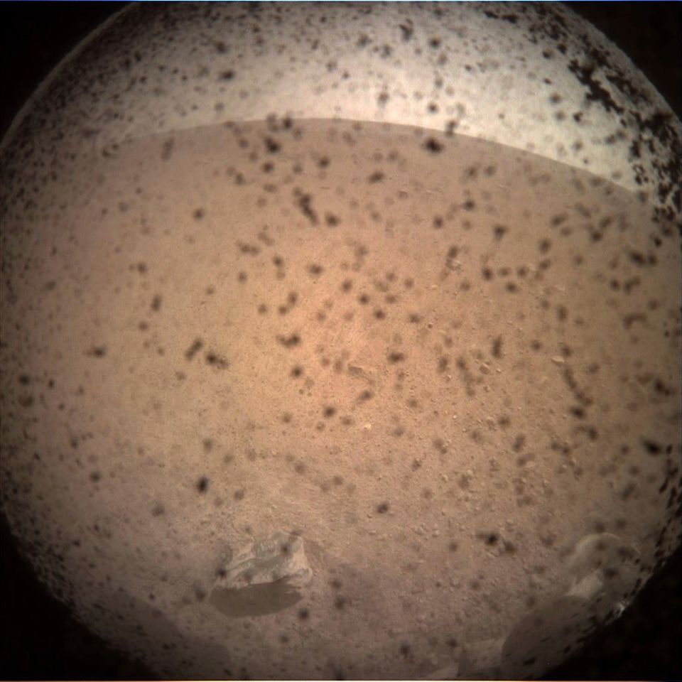 Foto von InSight auf dem Mars Erstes Foto der Mars-Mission