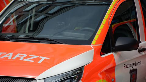 Nachrichten aus Deutschland: Notarztwagen als Symbolfoto für Unfall in Cottbus