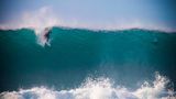 Shaun Briley stürzt sich in ein Pipeline-Monster