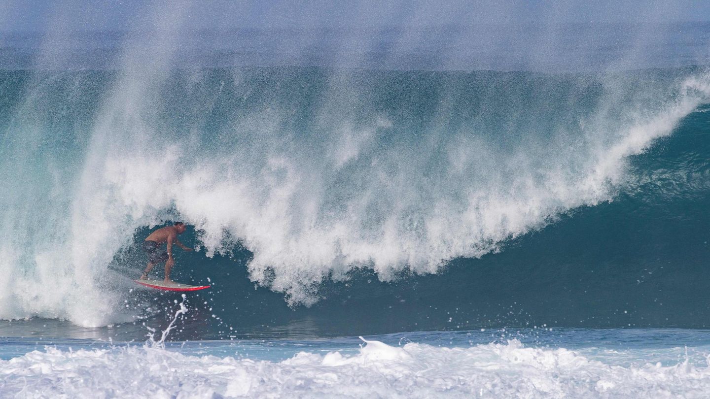 Kalani Chapman mitten in einer Pipeline-Barrel
