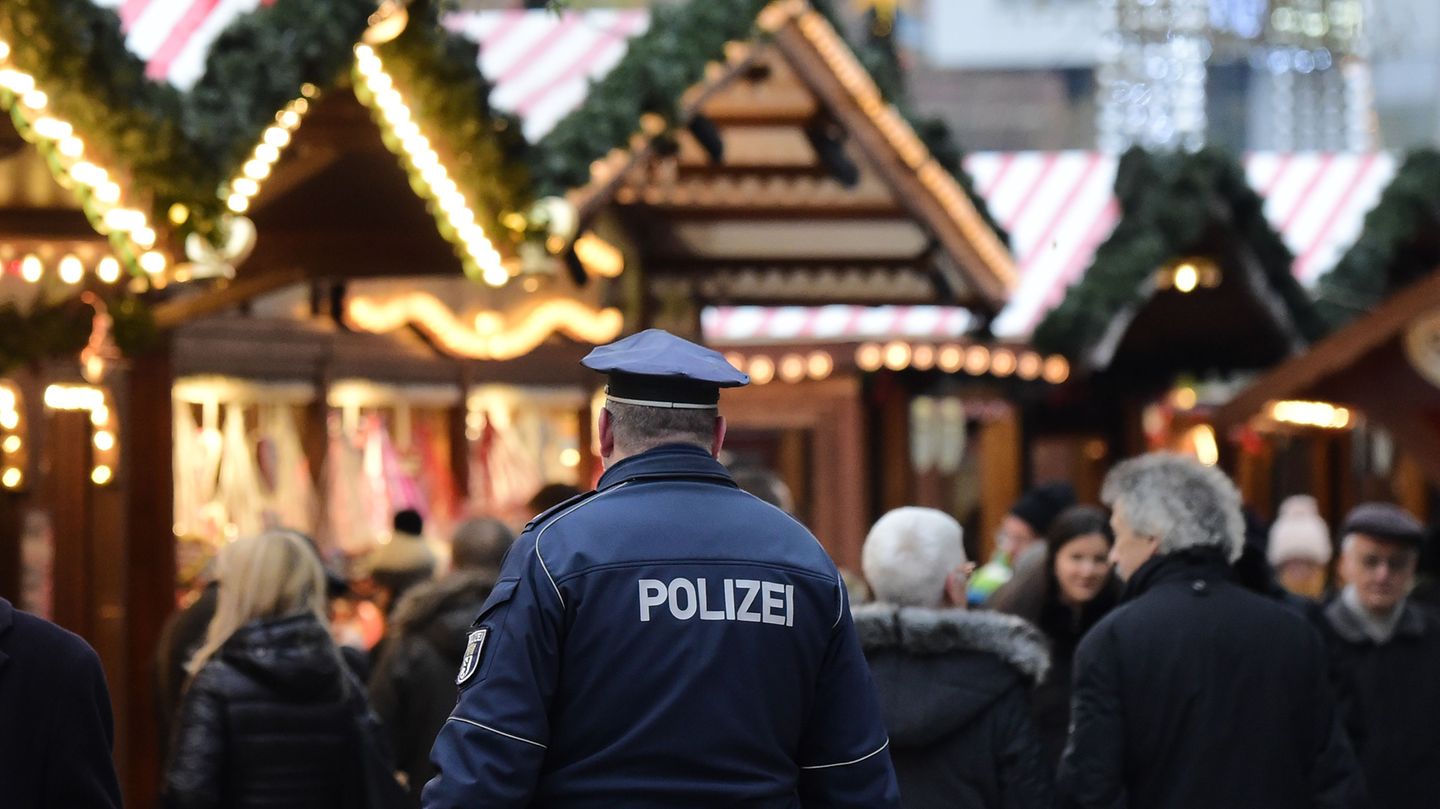 Der Berliner Breitscheidplatz - Bild 6 Die Sperrelemente und ihr Auf- und Abbau kosten das Land mehr als 2,5 Millionen Euro