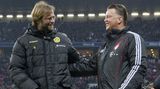 BVB-Coach Jürgen Klopp und sein FCB-Kollege Louis van Gaal 2011