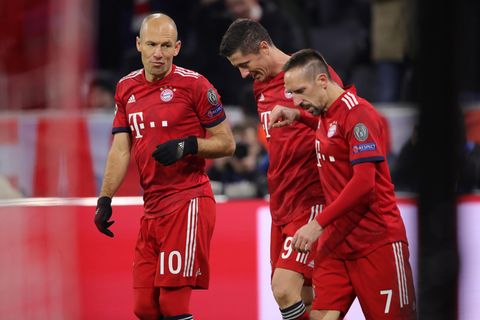 Robben, Ribéry und Lewandowski feiern 5:1 des FC Bayern über Benfica in der Champions League