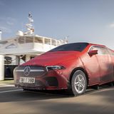 Der Mercedes-Benz B 200 bremst automatisch vor einem Hindernis