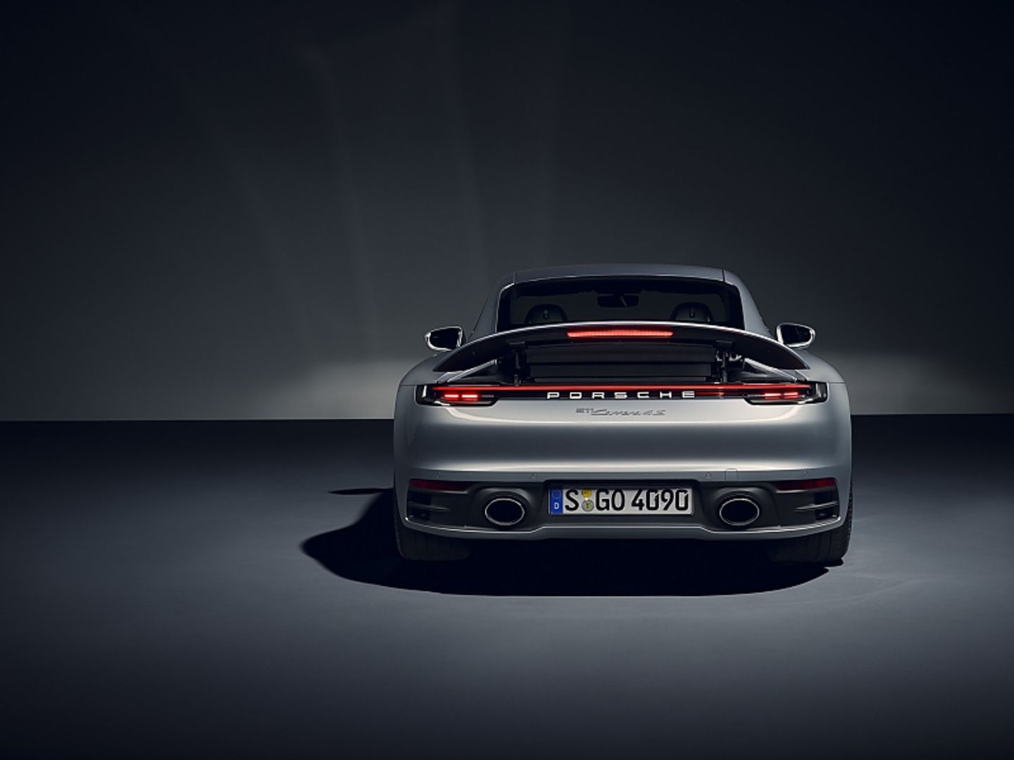 Zwei Endrohre links und rechts zieren den neuen 911er