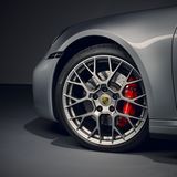 Vorne hat der Porsche 911 Baureihe 992 20 Zoll Räder