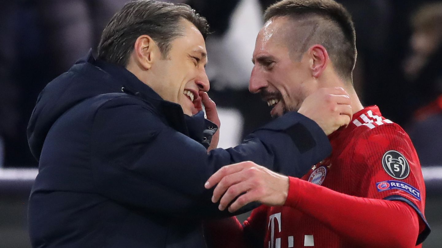 Trainer Niko Kovac (l.) vom FC Bayern München mit dem Spieler Franck Ribery
