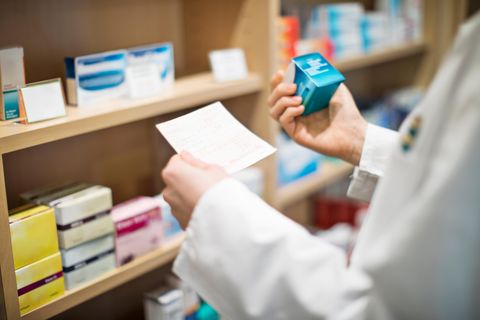 Apotheker und Ärzten sollen zum Schein teure Präparate abgerechnet haben – zum Schaden der Krankenkassen (Symbolbild)