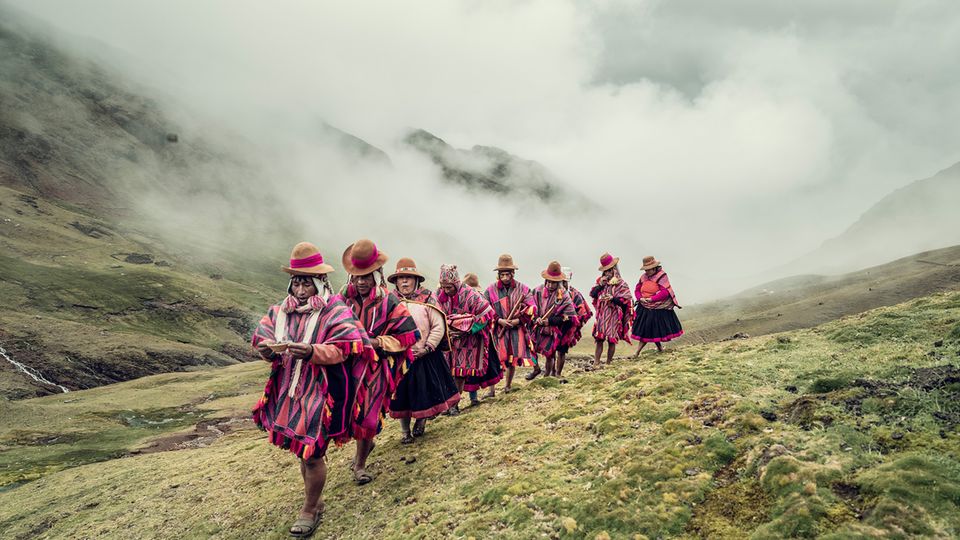 Q'ero in den peruanischen Anden: Zu Gast bei dem Volk mit dem höchsten Lebensraum der Welt Q'ero in den peruanischen Anden: Zu Gast bei dem Volk mit dem höchsten Lebensraum der Welt