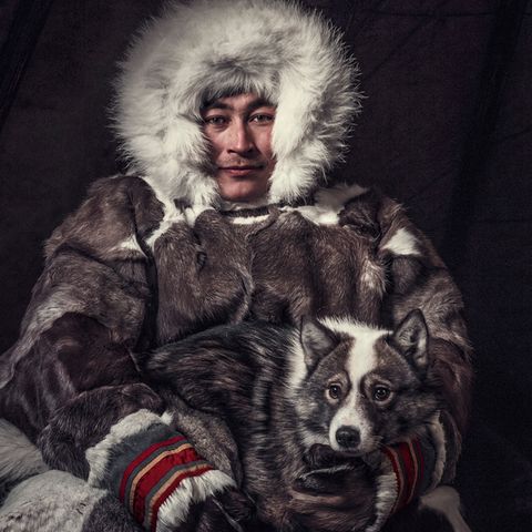 An der Nordküste Sibiriens: Herr und Hund: So entstand das bemerkenswerte Foto im Tipi