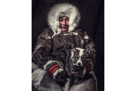 An der Nordküste Sibiriens: Herr und Hund: So entstand das bemerkenswerte Foto im Tipi