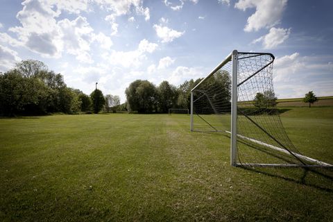 Der irische Fußballklub Ballybrack FC täuschte den Tod eines Spielers vor, offenbar um eine Spielabsage zu erzwingen