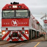In zwei Tagen und zwei Nächten durchfährt "The Ghan" auch das Niemandsland, das rote Outback Australiens. Zwei Dieselloks mit jeweils 4000 PS sind auf der Etappe zwischen Darwin und Alice Springs unterwegs, eine Strecke, die erst im Januar 2004 in Betrieb genommen wurde.