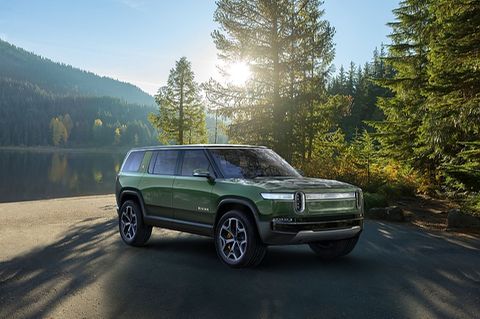 Das SUV Rivian R1S ist 5,04 Meter lang