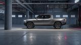 Beim Rivian R1T kann auch vorne unter der "Motorhaube" Gepäck verstaut werden