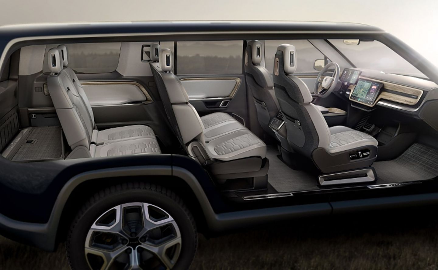 Im Rivian R1S finden bis zu sieben Personen Platz