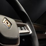 Die Bedienung findet auch per Lenkrad statt