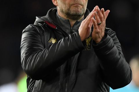 Klopp sagte weiter: "Ich war auch genervt (wie seine Spieler, Anm. d. Red.) Das ist ja normal. Ich habe sieben Interviews gegeben. Jedes Interview gibt mir das Gefühl, dass es nicht in Ordnung war, was Paris da gemacht hat." Über Neymar sagte er mit sarkastischen Unterton: "Dass Neymar noch stehen kann, nach allem, was auf ihn eingeprasselt ist an harten Tackles, ist ja Wahnsinn. Jeder weiß das, und trotzdem wird es toleriert. Das macht die Sache schon ein bisschen schwierig."