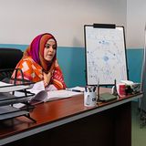 Dr. Nadschia, 26 Jahre  Sie hat in Pakistan Psychologie studiert und ist eine der wenigen Verhaltenstherapeuten in Kabul. Ihre Sprechstunden im Dschumhuria-Krankenhaus besuchen täglich rund ein Dutzend traumatisierte Patienten.