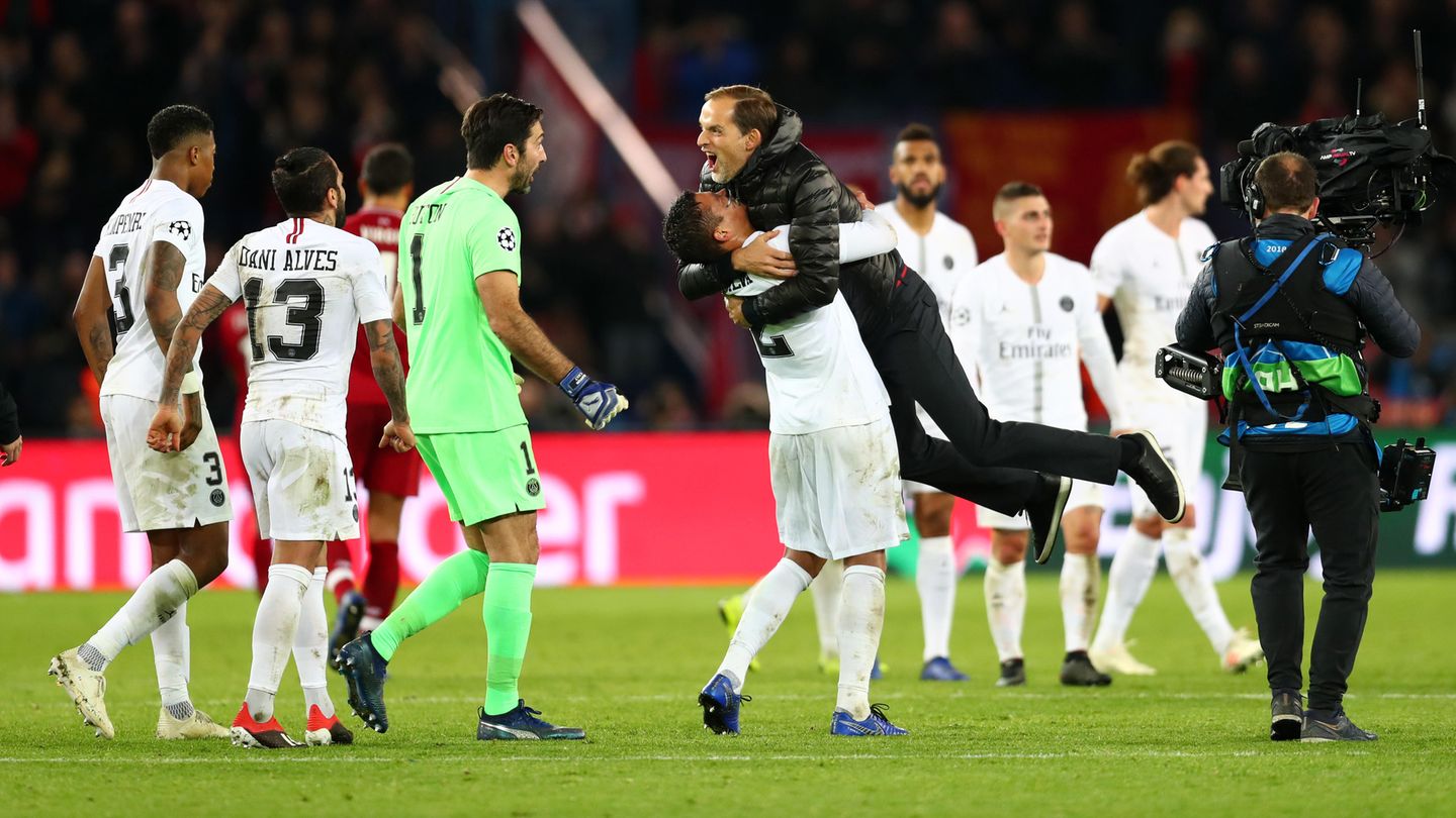 Wie groß der Erfolgsdruck auf Tuchel gewesen sein muss, lässt sich an diesem Bild ablesen. Ausgelassen feierte der erleichterte  Tuchel den Sieg über Liverpool. Ein Aus in der Gruppenphase hätte ihn den Job kosten können.