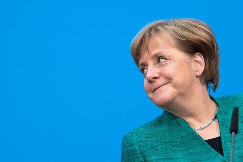 Merkel bleibe de facto die "Anführerin von Europa", konstatierte die Zeitschrift