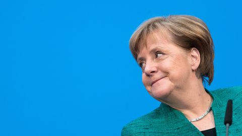 Merkel bleibe de facto die "Anführerin von Europa", konstatierte die Zeitschrift