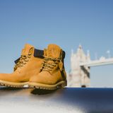 Stiefel, mit denen man Abenteur erleben kann: Robuste Stiefel wünscht sich doch jeder Mann. Ob Schnee, Regen oder anderes ungemütliches Wetter: Das macht diesen Stiefeln nichts aus. Hier gibt die Boots (auch in anderen Farben) für rund 219 Euro zu bestellen: timberland.de