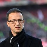 Fredi Bobic - der Manager mit dem richtigen Gespür  Bobic, Sport-Chef der Eintracht, kann man nichts vormachen. Der frühere Torjäger und Nationalspieler hat offenbar ein Händchen für wichtige Personalentscheidungen. Er ist ein Vollprofi, der kühl Entscheidungen zum Wohle des Klubs trifft. Als es in der vergangenen Saison das Wechsel-Theater um Niko Kovac gab, sendete er einige verbale Spitzen Richtung München, widerstand aber der Versuchung, aus persönlicher Enttäuschung heraus dem Trainer vorzeitig den Laufpass zu geben. Lohn war der Pokalsieg gegen die Bayern. Seine Transfer-Entscheidungen, die er gemeinsam mit Sportdirektor Bruno Hübner trifft, bilden die Grundlage des Erfolgs. Er holte einst Kovac und jetzt Hütter. Nicht umsonst wurde er von einer Fachjury, der unter anderem Jogi Löw und Oliver Kahn angehören, vom Fußball-Magazin "11Freunde" zum Manager des Jahres gekürt.