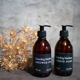 "Dreckig bleiben" ist das Motto bei Atelier PMP. Das zaubert dem beschenkten Mann doch sicher ein Grinsen ins Gesicht. Im Shop gibt es aber nicht nur witzige und vor allem gut riechende Seifen und Duschgels, sondern auch außergewöhnliche Parfüms. Zu bestellen sind Seife und Duschgel hier: atelierpmp.de