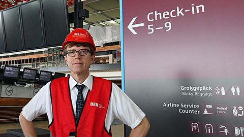 Flughafenchef Engelbert Lütke Daldrup im Terminal des Flughafens Berlin Brandenburg (BER)