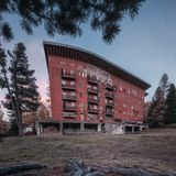 Faschistische Stadtarchitektur im ländlichen Südtirol: das "Paradiso" im hinteren Martelltal im mittleren Vinschgau.