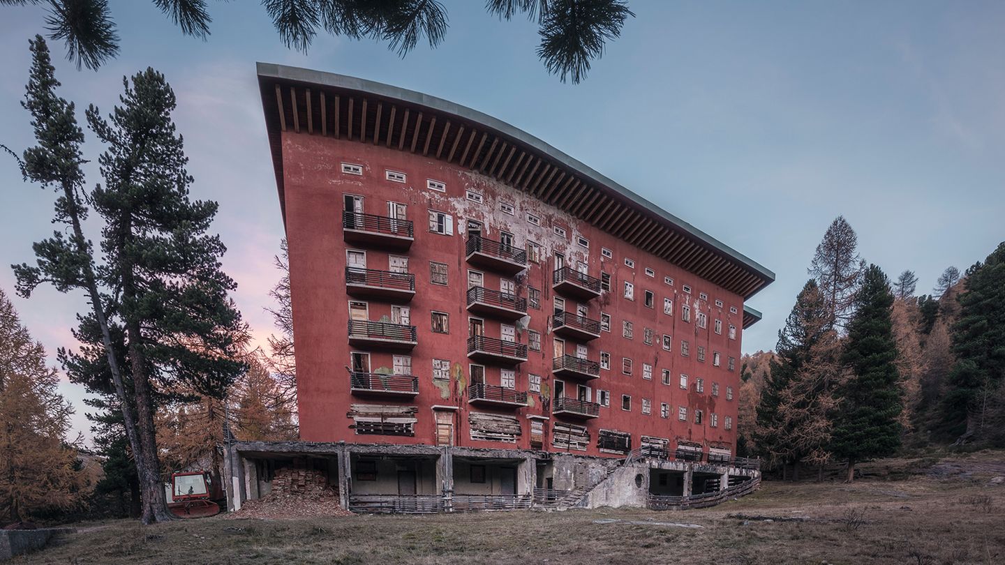 Faschistische Stadtarchitektur im ländlichen Südtirol: das "Paradiso" im hinteren Martelltal im mittleren Vinschgau.