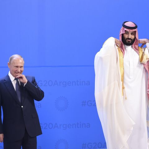 Russlands Präsident Wladimir Putin (l.) und der saudische Kronprinz Mohammed bin Salman beim G20-Gipfel in Buenos Aires (Argentinien)