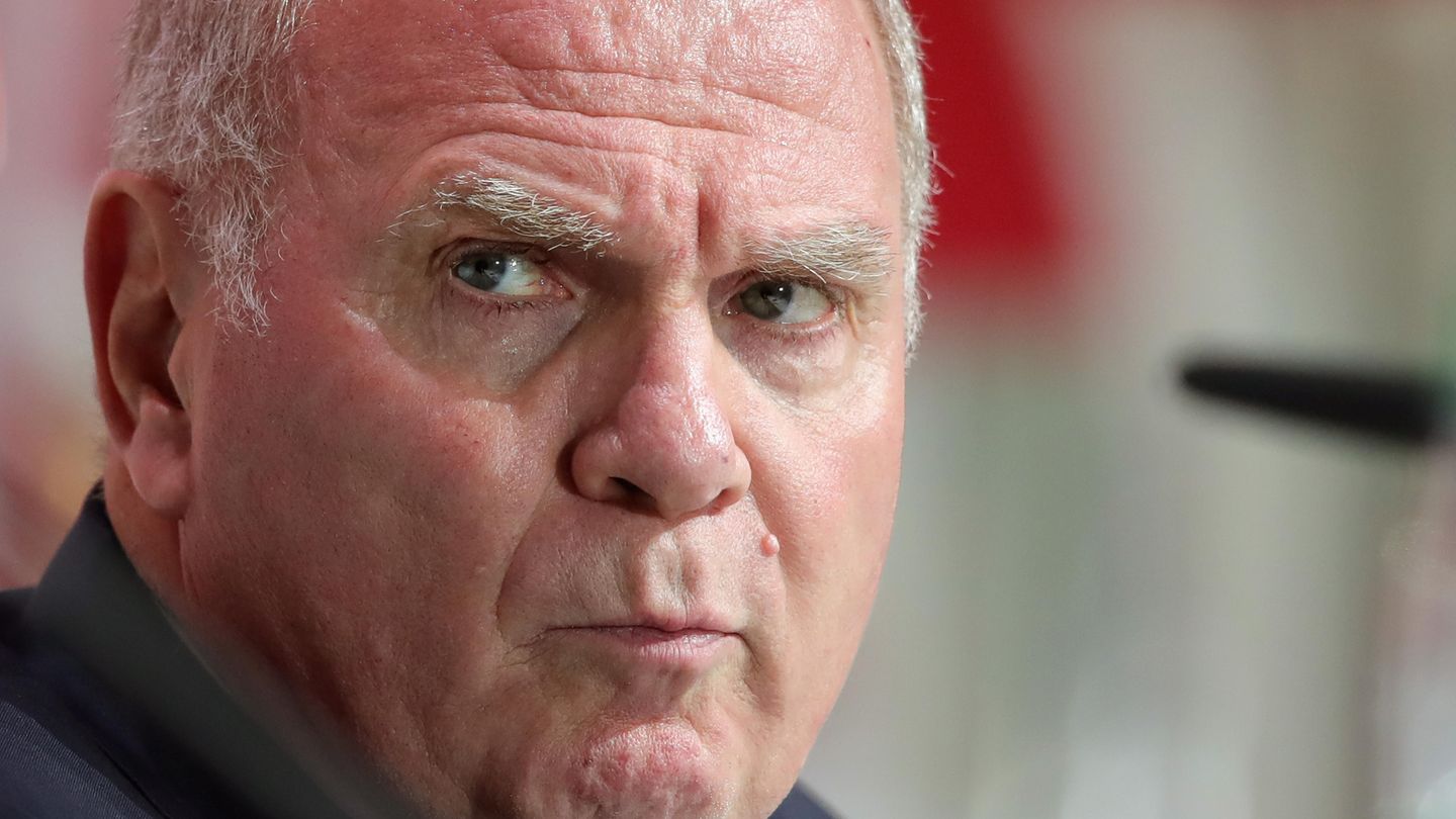 Uli Hoeneß am Freitag Abend auf der Hauptversammlung des FC Bayern im Audi-Dome