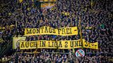 Dortmund-Trainer Lucien Favre sagte übrigens zu Fanprotesten: "Ich verstehe total, dass die Leute protestieren. Ich würde alle Spiele am Montag total verbieten. Aber ich bedauere es für uns. Denn die Fans bringen uns viel, wir brauchen ihre Unterstützung." 