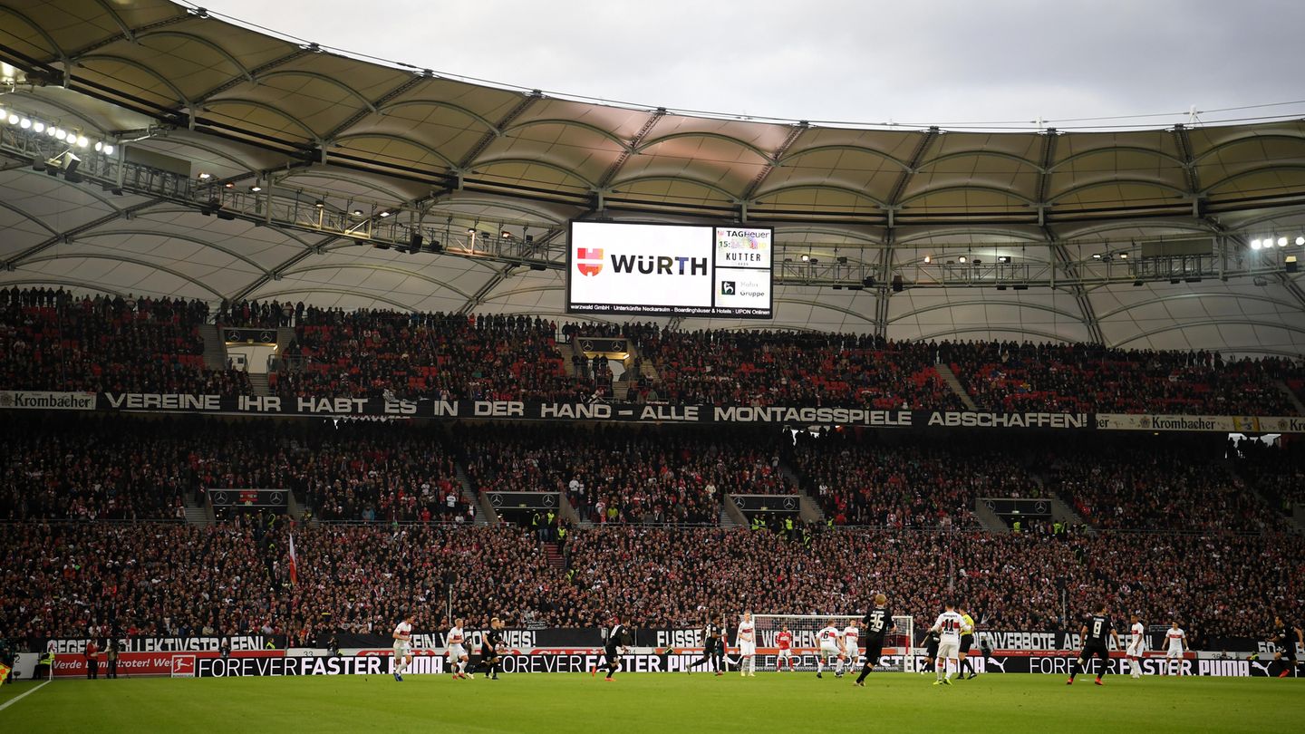 "Vereine, Ihr habt es in der Hand". Diese Botschaft fand sich am Wochenende in zahlreichen Bundesliga-Stadien. Die Anhänger wollen keine ungeliebten Montagsspiele mehr.