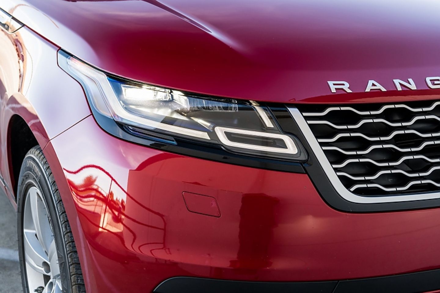 Beim Range Rover Velar gibt es LED-Scheinwerfer
