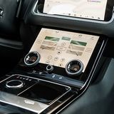 Auf dem unteren Bildschirm wird die Klimaanlage eingestellt