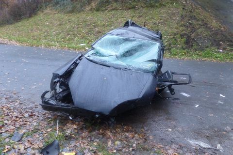 Niedersachsen, Bremerhaven: Das Auto stürzte eine Autobahnbrücke der A27 hinunter