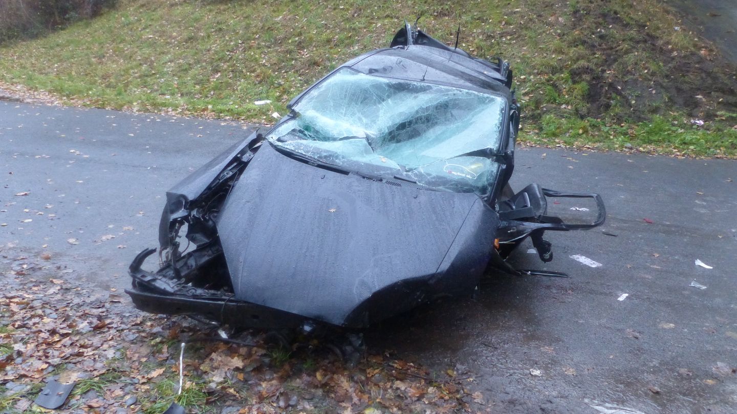Niedersachsen, Bremerhaven: Das Auto stürzte eine Autobahnbrücke der A27 hinunter