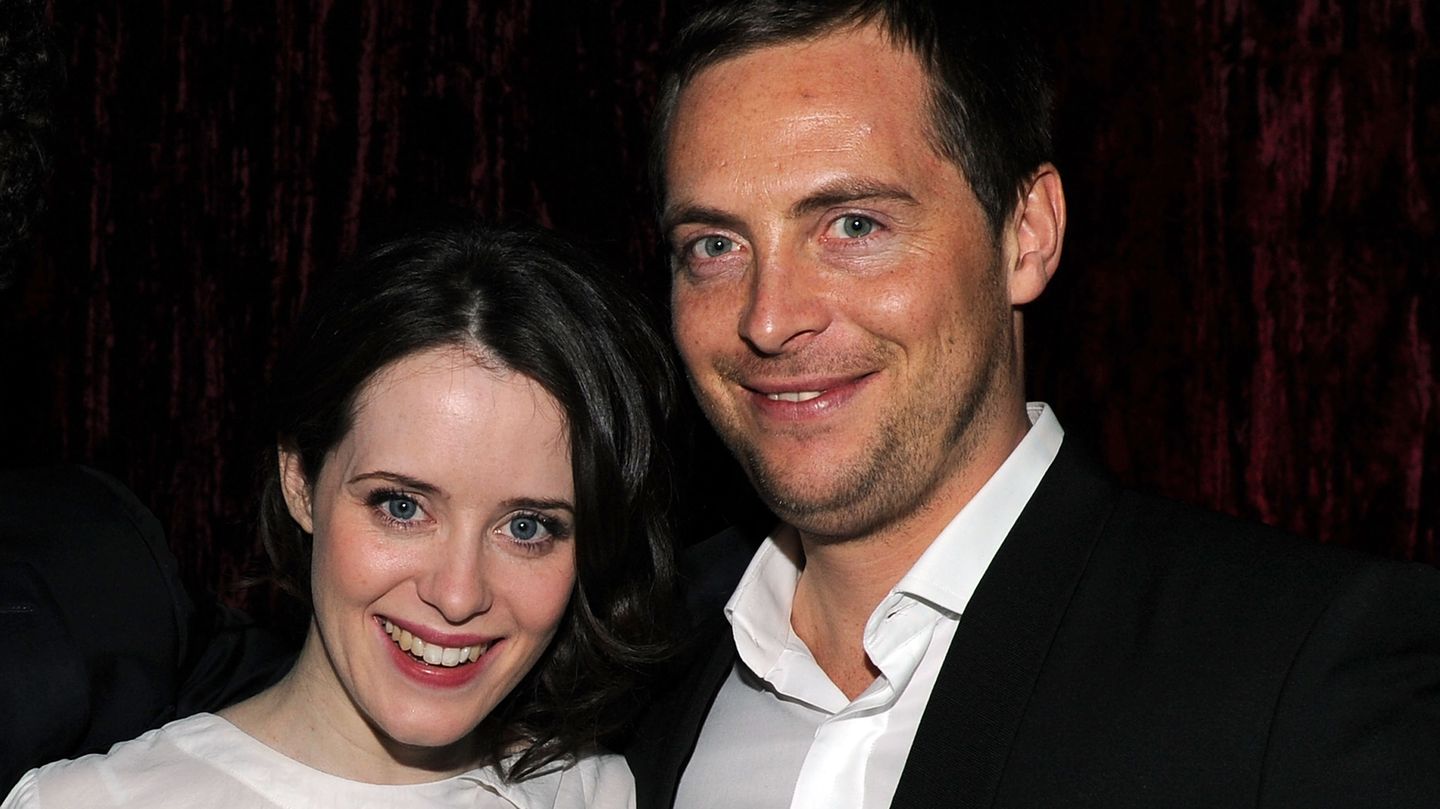 Trennungen 2018: Schauspielerin Claire Foy gab im Februar die Trennung von ihrem Mann und Kollegen Stephen Campbell Moore bekannt. Die beiden hatten sich 2011 bei Dreharbeiten kennengelernt und 2014 geheiratet. Ein Jahr später wurde die gemeinsame Tochter Ivy geboren. Tragisch: Kurz vor der Trennung musste sich Campbell Moore einen Hirntumor entfernen lassen. Es war bereits der zweite riskante Eingriff innerhalb von fünf Jahren. Schon 2012 wurde bei dem Schauspieler ein walnussgroßer Tumor im Gehirn diagnostiziert. Damals waren Foy und Campbell Moore erst seit wenigen Monaten ein Paar. Schauspielerin Claire Foy gab im Februar die Trennung von ihrem Mann und Kollegen Stephen Campbell Moore bekannt. Die beiden hatten sich 2011 bei Dreharbeiten kennengelernt und 2014 geheiratet. Ein Jahr später wurde die gemeinsame Tochter Ivy geboren. Tragisch: Kurz vor der Trennung musste sich Campbell Moore einen Hirntumor entfernen lassen. Es war bereits der zweite riskante Eingriff innerhalb von fünf Jahren. Schon 2012 wurde bei dem Schauspieler ein walnussgroßer Tumor im Gehirn diagnostiziert. Damals waren Foy und Campbell Moore erst seit wenigen Monaten ein Paar.