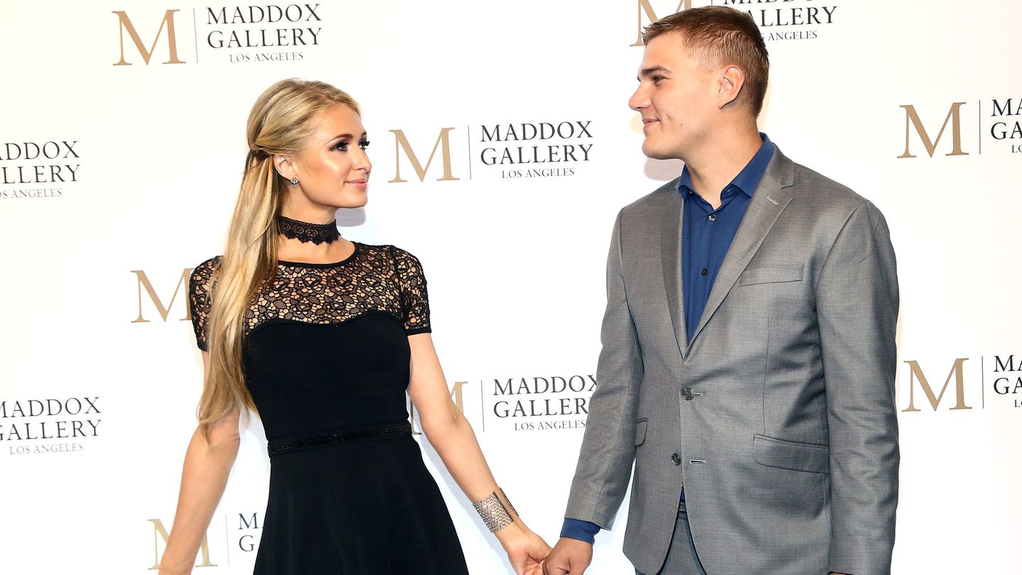 Zum Jahreswechsel verlobten sich Paris Hilton und Chris Zylka im Skiurlaub. Der Schauspieler steckte der Hotelerbin einen 20-Karat-Klunker an den Finger. Doch nicht mal zwölf Monate später war alles vorbei. Die 37-Jährige bereut ihre Verlobung: "Ich dachte, dies sei mein Happy End, aber mit der Zeit habe ich begriffen, dass es nicht die richtige Entscheidung war." Und Zylka? Der fordert den zwei Millionen teuren Ring zurück.