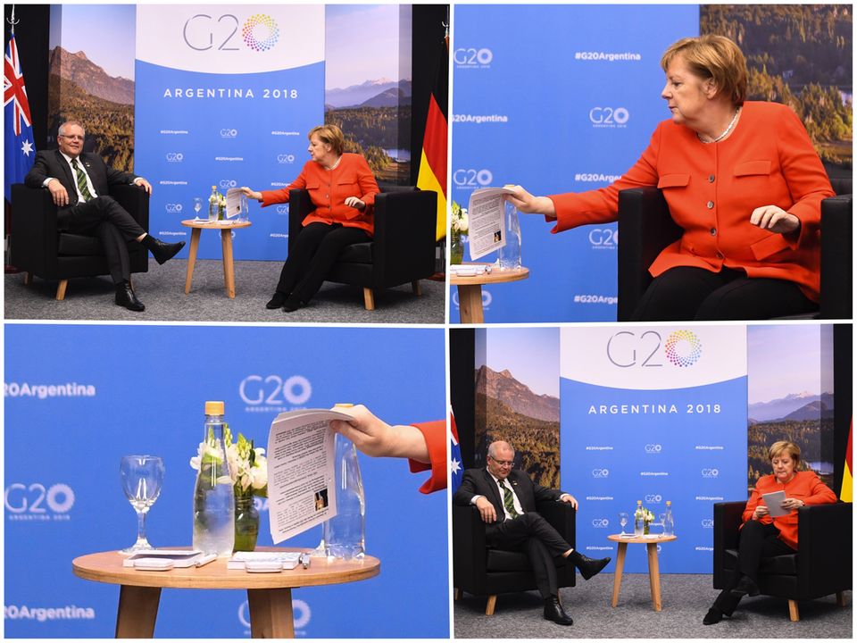 Auf den Notizen von Angela Merkel ist deutlich ein Bild von Scott Morrison zu erkennen Auf den Notizen von Angela Merkel ist deutlich ein Bild von Scott Morrison zu erkennen